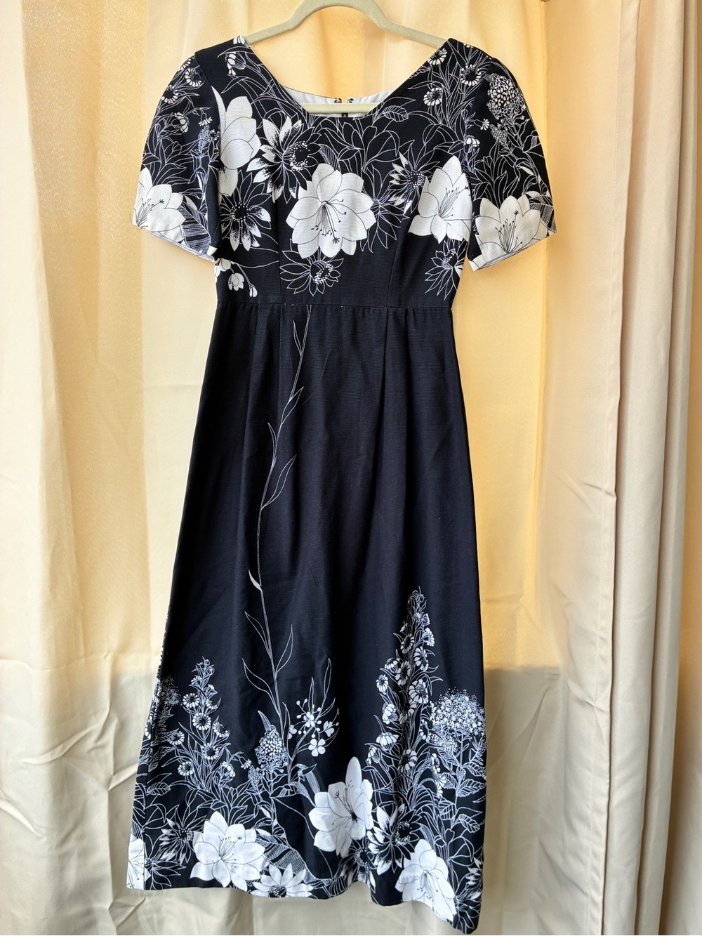 Vintage 60s/70s Cotton Pique Black & White FloralHawaiian  Maxi Dress